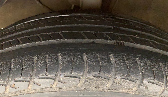 2016 Maruti Baleno DELTA DIESEL 1.3, Diesel, Manual, 70,360 km, Left Front Tyre Tread