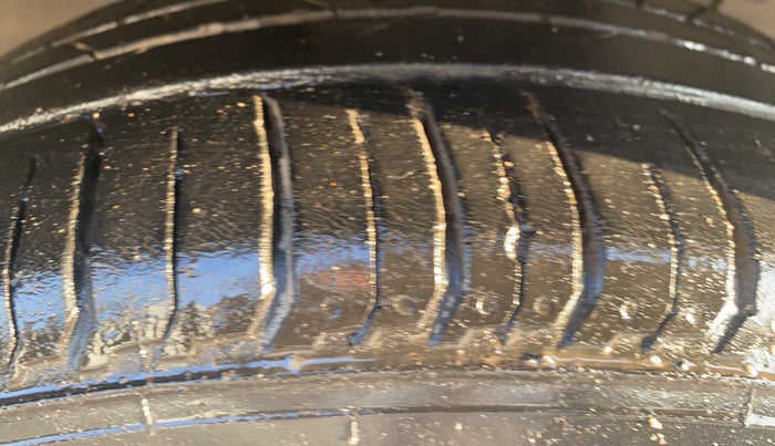 2017 Maruti Ciaz S DIESEL 1.3, Diesel, Manual, 96,404 km, Right Front Tyre Tread