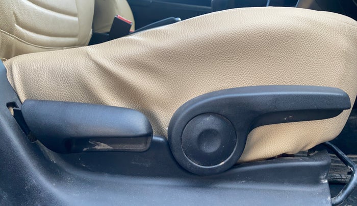 2017 Maruti Ciaz S DIESEL 1.3, Diesel, Manual, 96,404 km, Driver Side Adjustment Panel