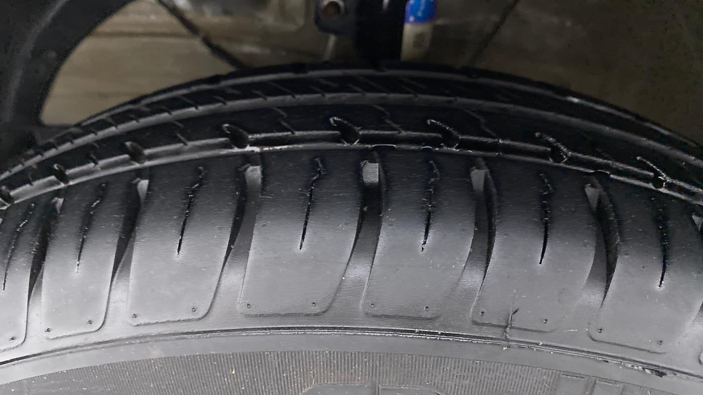 2021 Maruti Dzire VXI, Petrol, Manual, 10,001 km, Left Front Tyre Tread