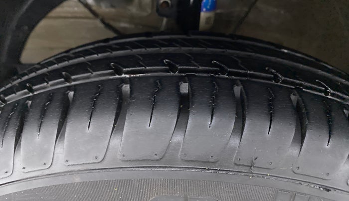2021 Maruti Dzire VXI, Petrol, Manual, 10,001 km, Left Front Tyre Tread