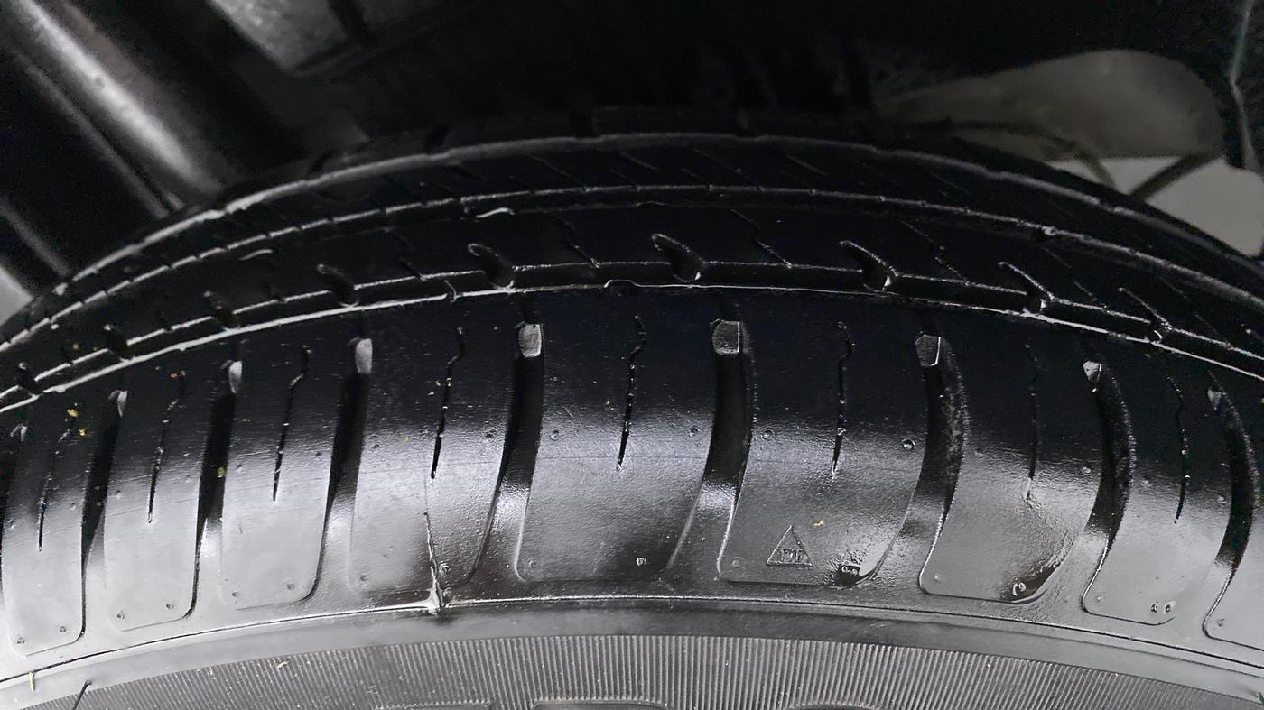 2021 Maruti Dzire VXI, Petrol, Manual, 10,001 km, Right Rear Tyre Tread