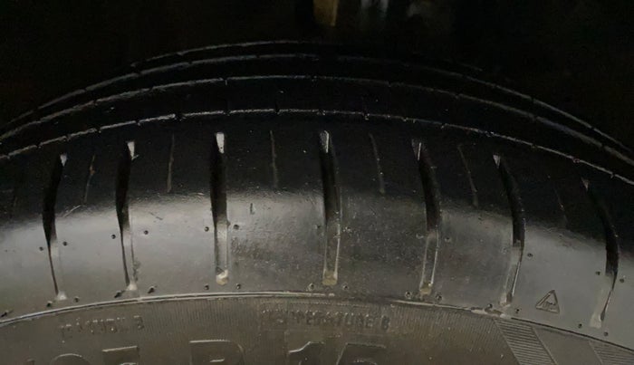 2018 Maruti Baleno DELTA PETROL 1.2, CNG, Manual, 52,542 km, Right Front Tyre Tread