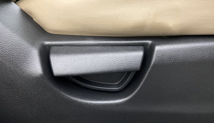 2020 Hyundai NEW SANTRO SPORTZ 1.1, Petrol, Manual, 19,168 km, Driver Side Adjustment Panel