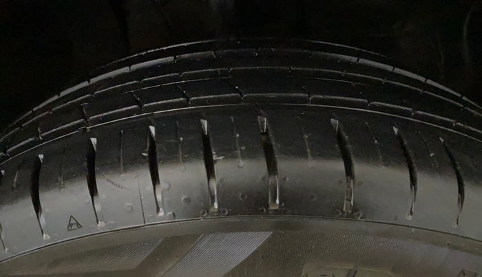 2021 Tata PUNCH CREATIVE AMT 1.2 RTN DUAL TONE, Petrol, Automatic, 31,940 km, Right Front Tyre Tread