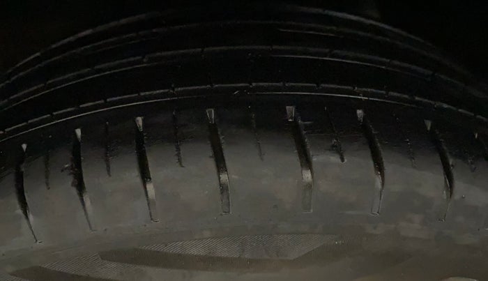 2021 Tata PUNCH CREATIVE AMT 1.2 RTN DUAL TONE, Petrol, Automatic, 31,940 km, Left Front Tyre Tread