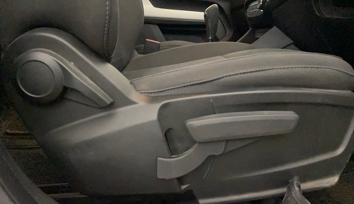 2021 Tata PUNCH CREATIVE AMT 1.2 RTN DUAL TONE, Petrol, Automatic, 31,940 km, Driver Side Adjustment Panel