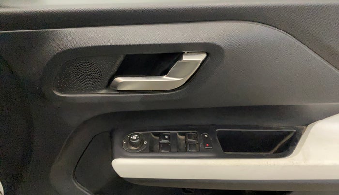 2021 Tata PUNCH CREATIVE AMT 1.2 RTN DUAL TONE, Petrol, Automatic, 31,940 km, Driver Side Door Panels Control