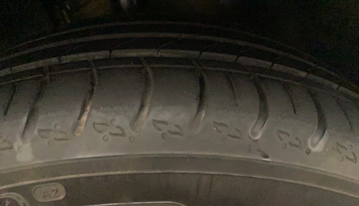 2022 Volkswagen TAIGUN GT PLUS 1.5 TSI DSG, Petrol, Automatic, 31,121 km, Right Front Tyre Tread
