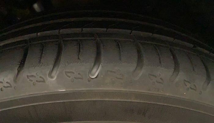 2022 Volkswagen TAIGUN GT PLUS 1.5 TSI DSG, Petrol, Automatic, 31,121 km, Left Front Tyre Tread