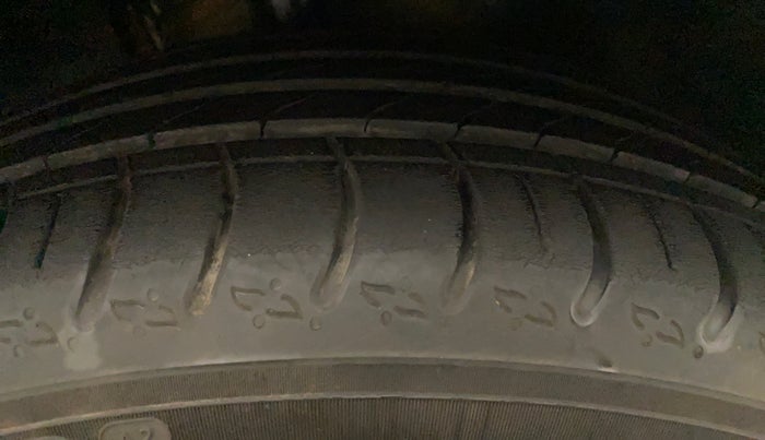2022 Volkswagen TAIGUN GT PLUS 1.5 TSI DSG, Petrol, Automatic, 31,121 km, Left Rear Tyre Tread