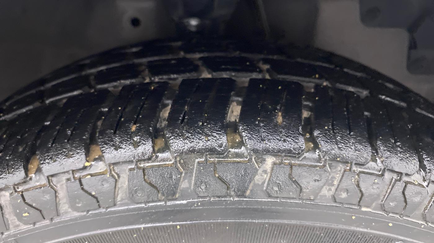 2018 Hyundai Eon ERA +, Petrol, Manual, 86,197 km, Right Front Tyre Tread