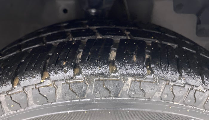 2018 Hyundai Eon ERA +, Petrol, Manual, 86,197 km, Right Front Tyre Tread
