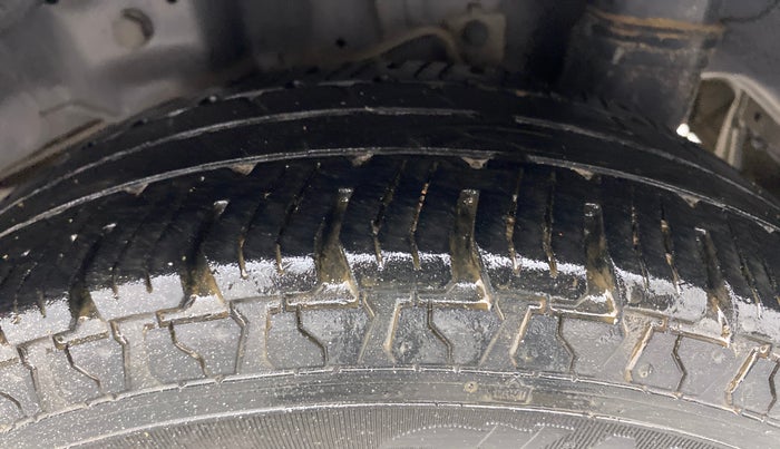 2018 Hyundai Eon ERA +, Petrol, Manual, 86,197 km, Left Rear Tyre Tread