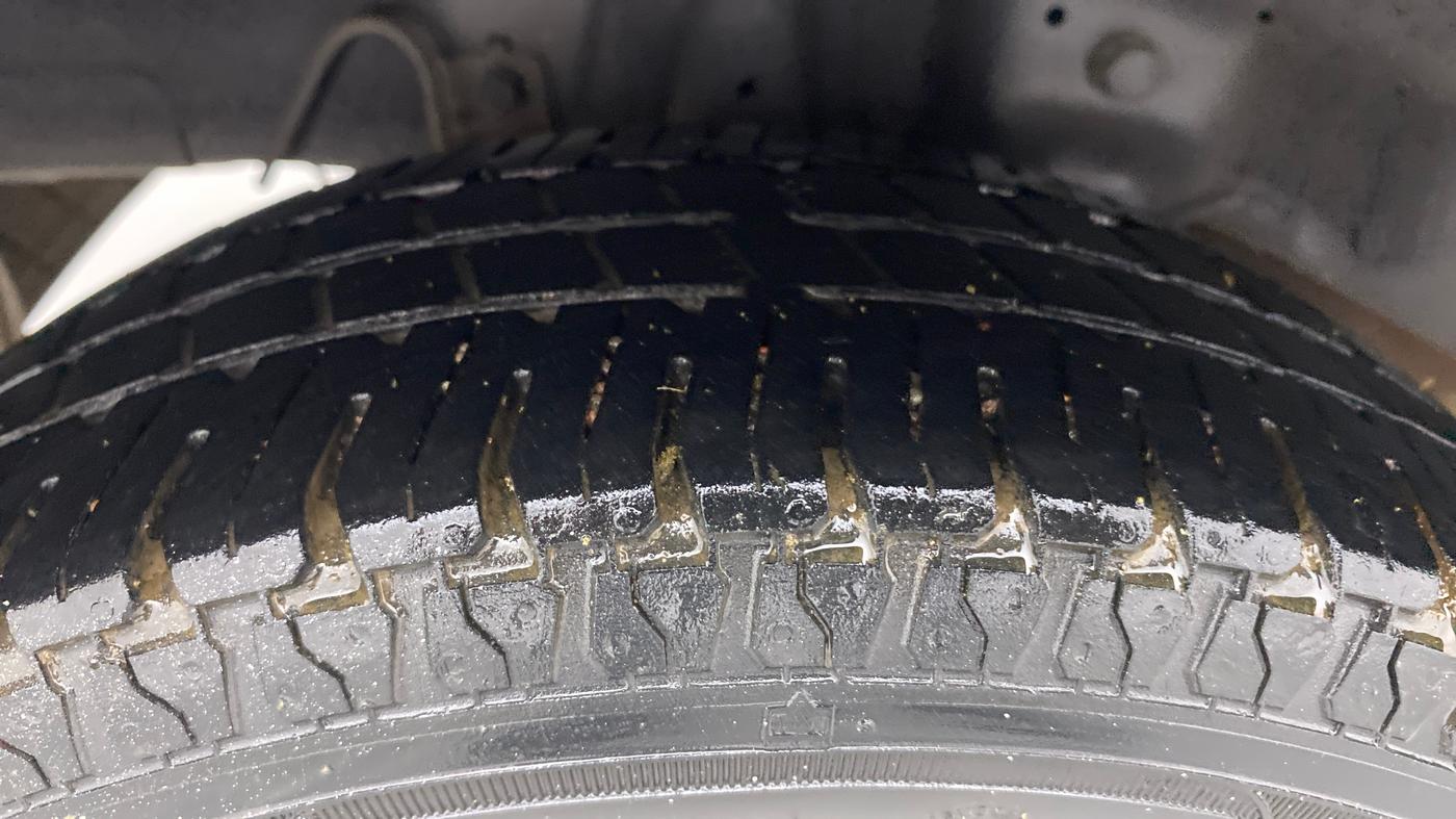 2018 Hyundai Eon ERA +, Petrol, Manual, 86,197 km, Right Rear Tyre Tread