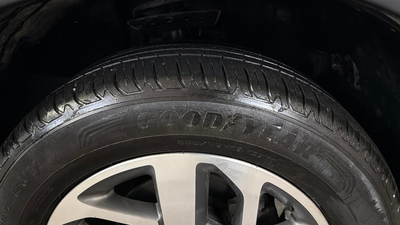 2021 Tata Safari XZ PLUS, Diesel, Manual, 45,408 km, Right Front Tyre Tread