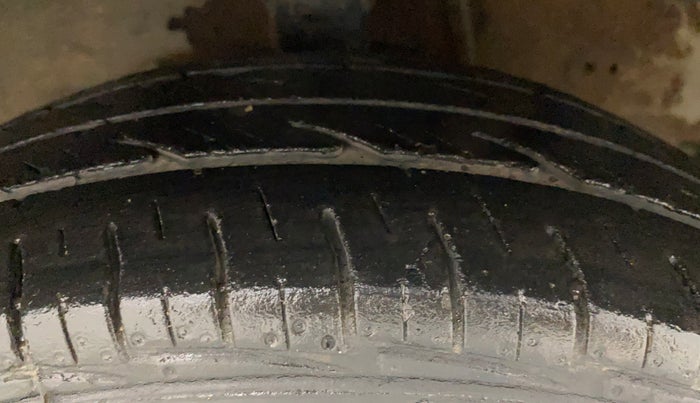 2013 Hyundai Eon ERA +, Petrol, Manual, 64,747 km, Right Front Tyre Tread