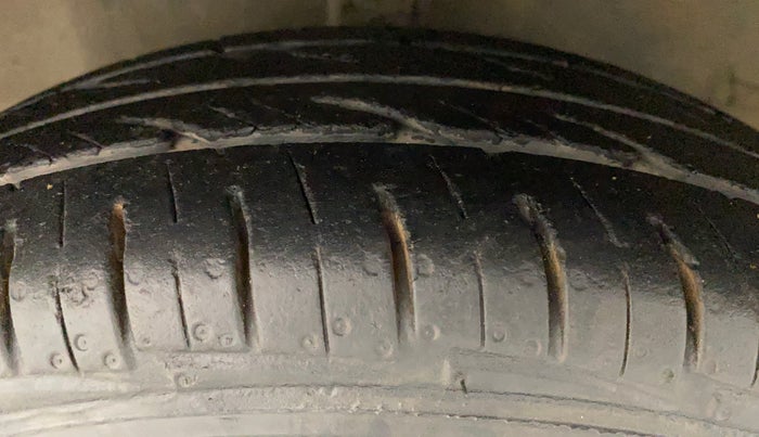 2013 Hyundai Eon ERA +, Petrol, Manual, 64,747 km, Left Front Tyre Tread