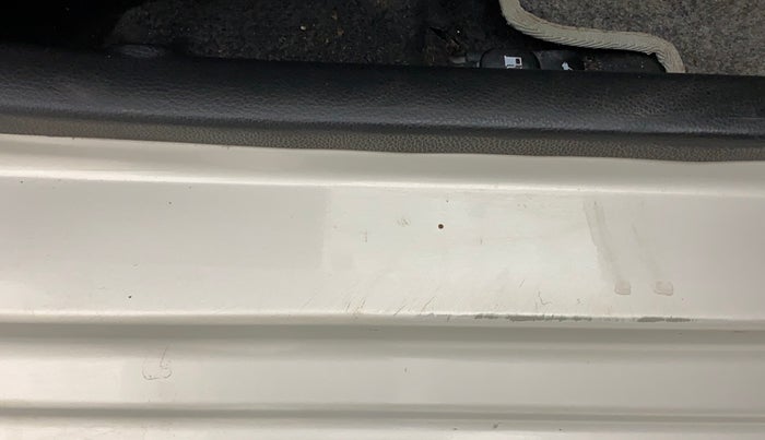 2013 Hyundai Eon ERA +, Petrol, Manual, 64,747 km, Right running board - Minor scratches