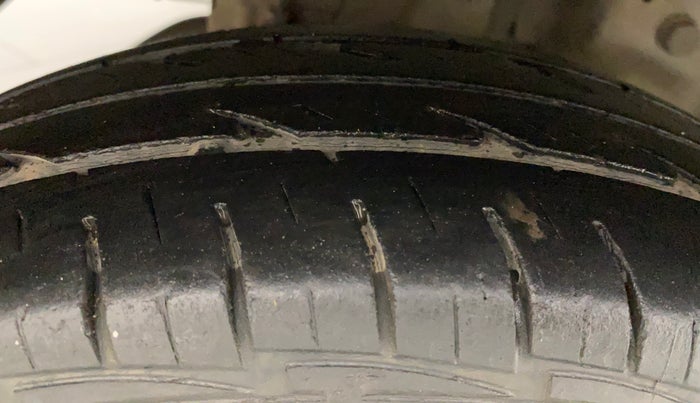 2013 Hyundai Eon ERA +, Petrol, Manual, 64,747 km, Right Rear Tyre Tread