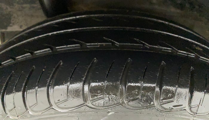 2014 Honda Brio S MT, Petrol, Manual, 84,592 km, Right Rear Tyre Tread