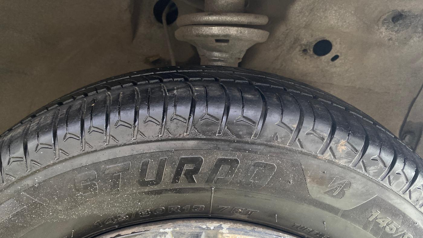 2013 Maruti Wagon R 1.0 LXI CNG, CNG, Manual, 72,871 km, Right Front Tyre Tread