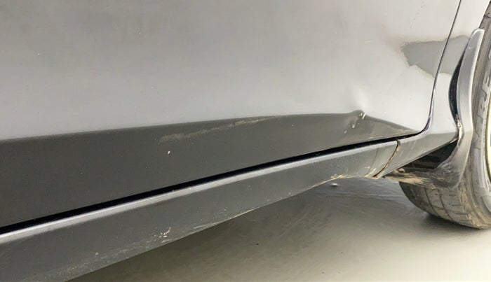 2014 Honda City 1.5L I-VTEC V MT, Petrol, Manual, 1,05,662 km, Right running board - Slightly dented