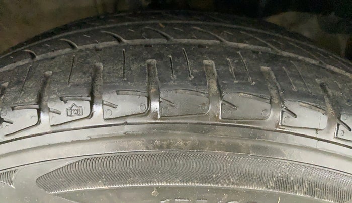 2014 Honda City 1.5L I-VTEC V MT, Petrol, Manual, 1,05,662 km, Right Front Tyre Tread
