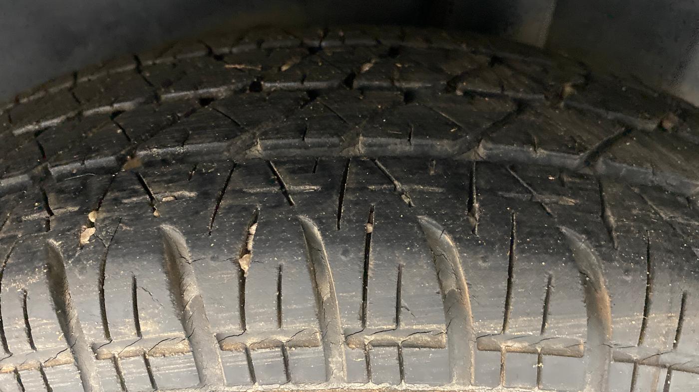 2010 Maruti Swift VXI D, Petrol, Manual, 36,650 km, Left Rear Tyre Tread