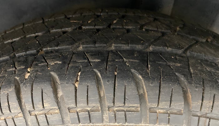 2010 Maruti Swift VXI D, Petrol, Manual, 36,650 km, Left Rear Tyre Tread