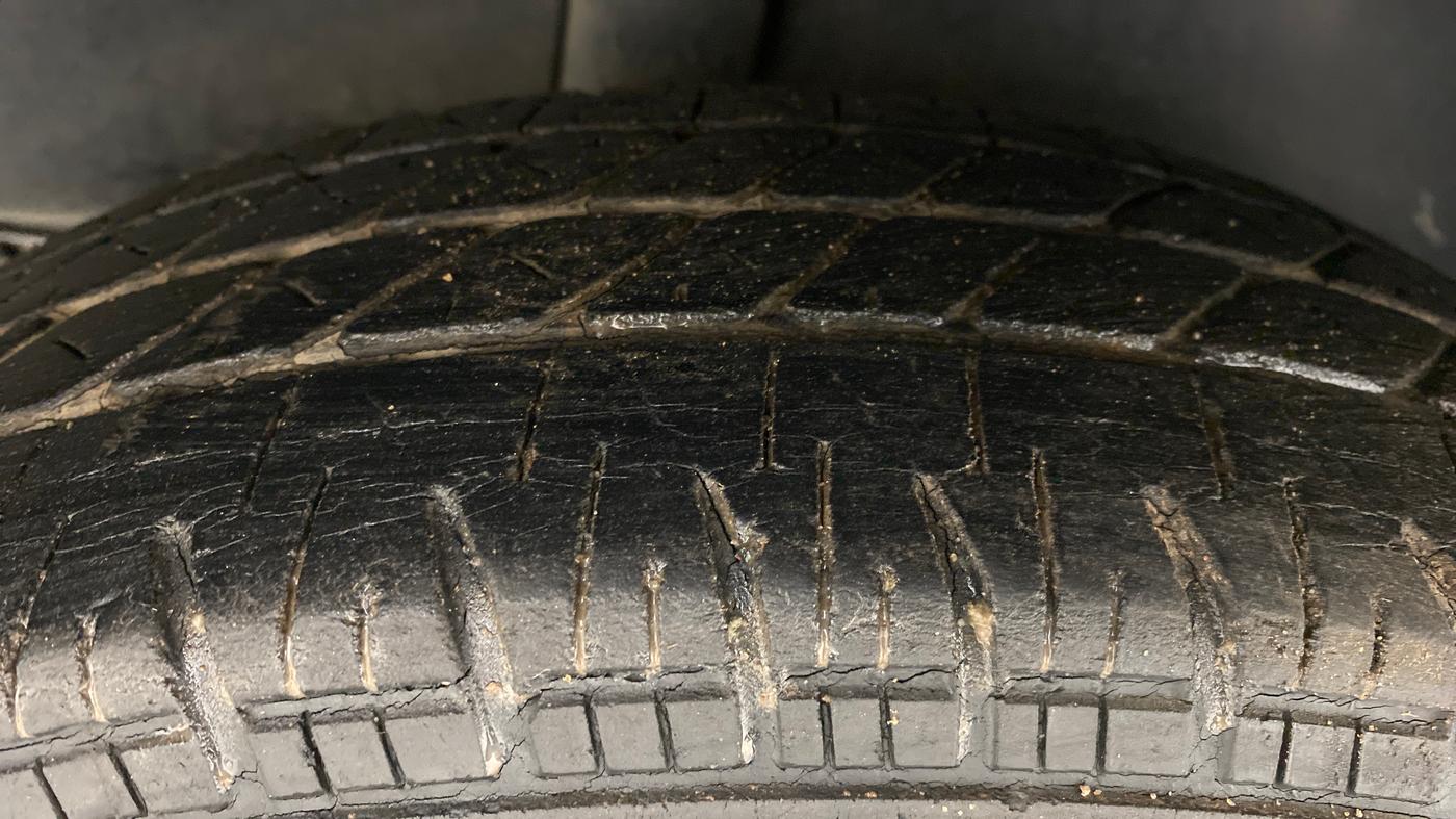 2010 Maruti Swift VXI D, Petrol, Manual, 36,650 km, Right Rear Tyre Tread