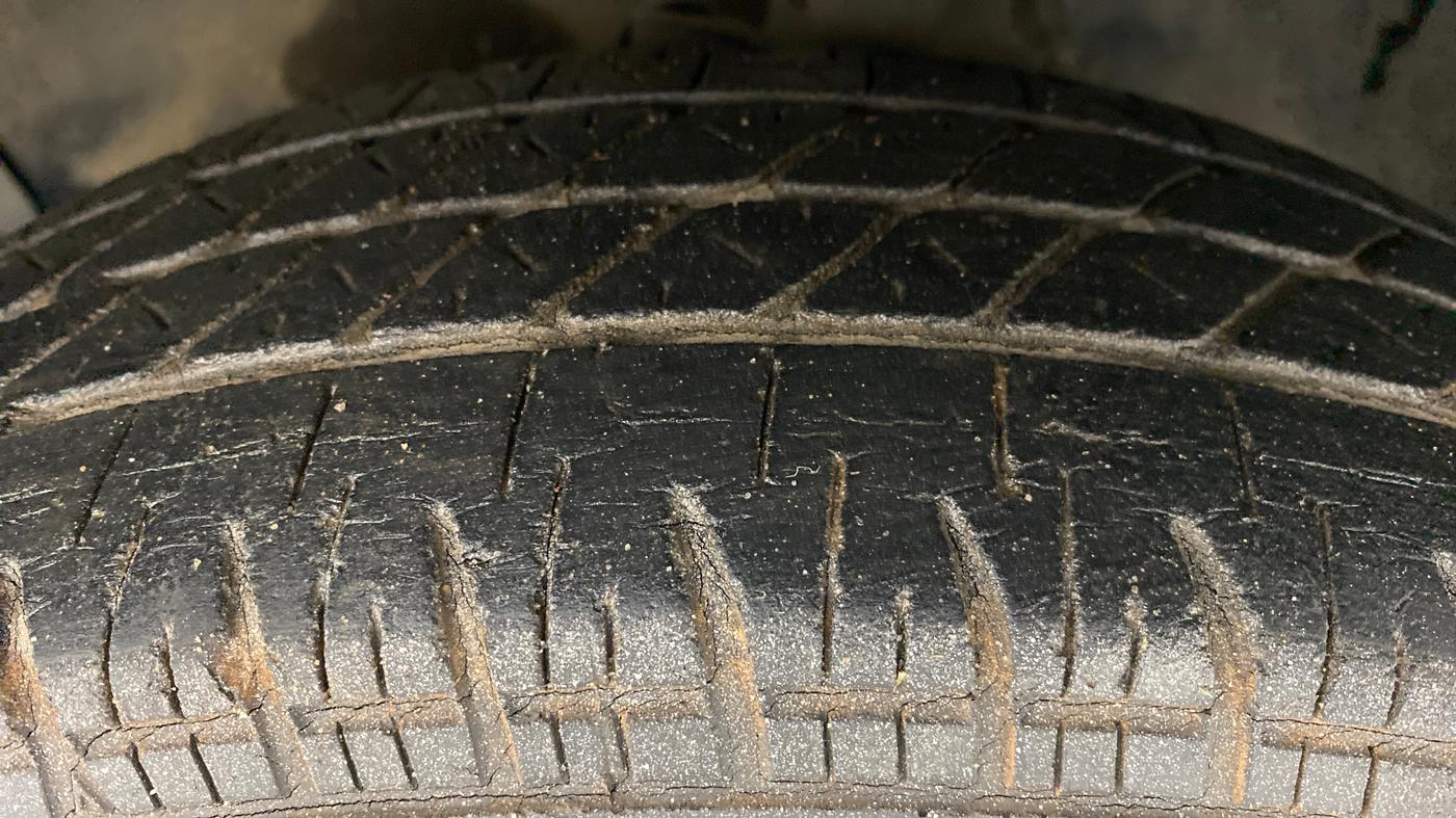 2010 Maruti Swift VXI D, Petrol, Manual, 36,650 km, Left Front Tyre Tread
