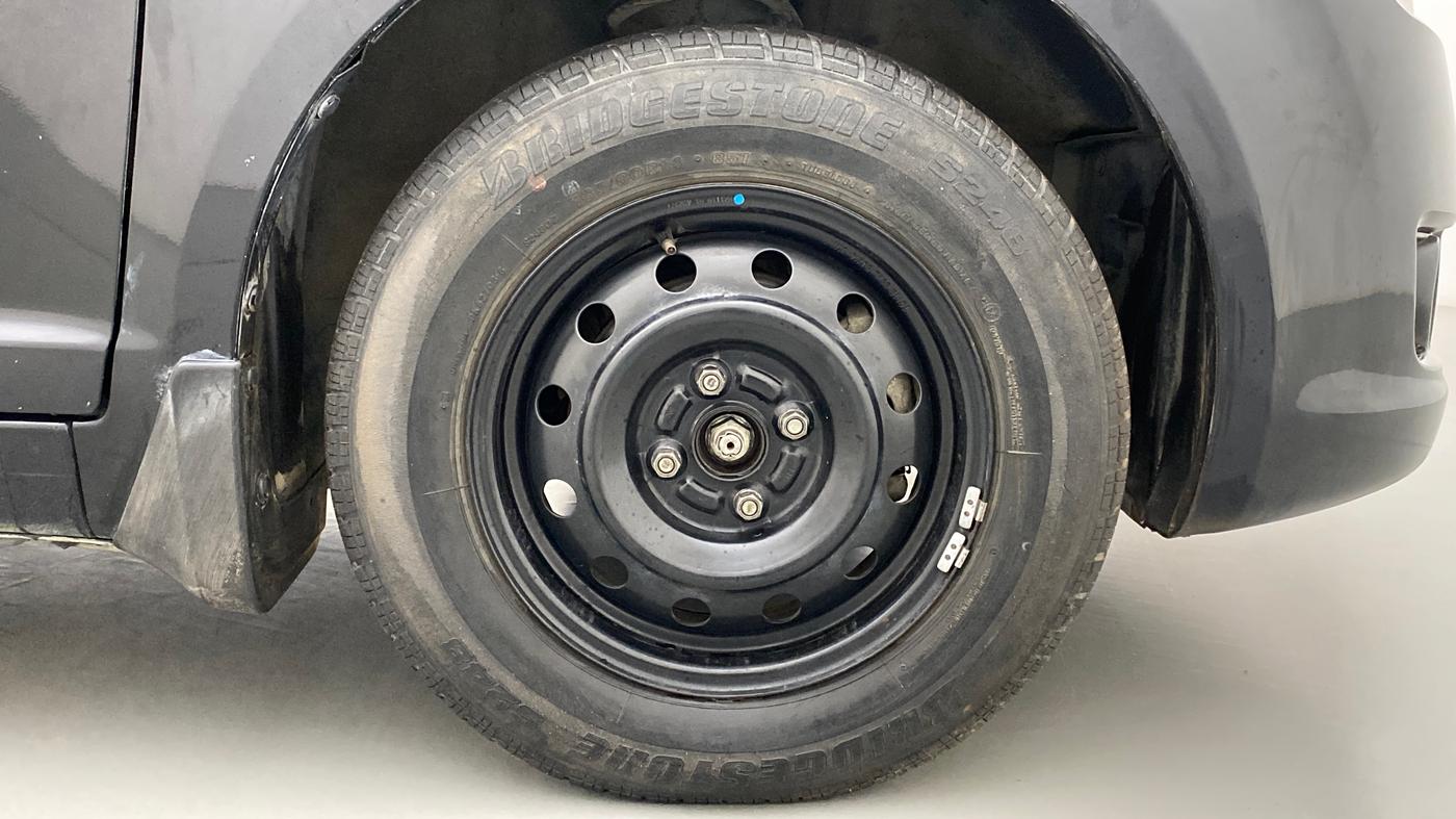 2010 Maruti Swift VXI D, Petrol, Manual, 36,650 km, Right Front Wheel