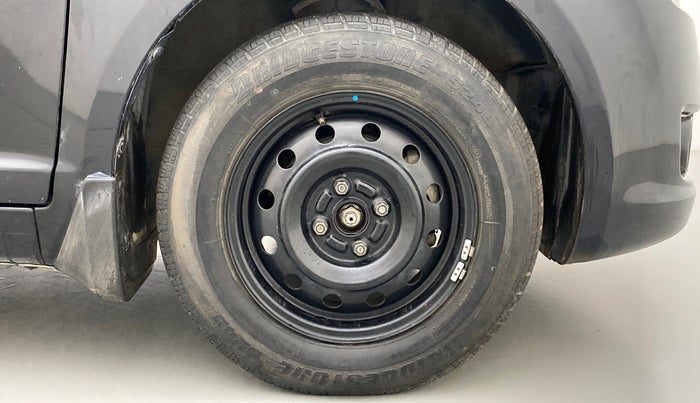 2010 Maruti Swift VXI D, Petrol, Manual, 36,650 km, Right Front Wheel