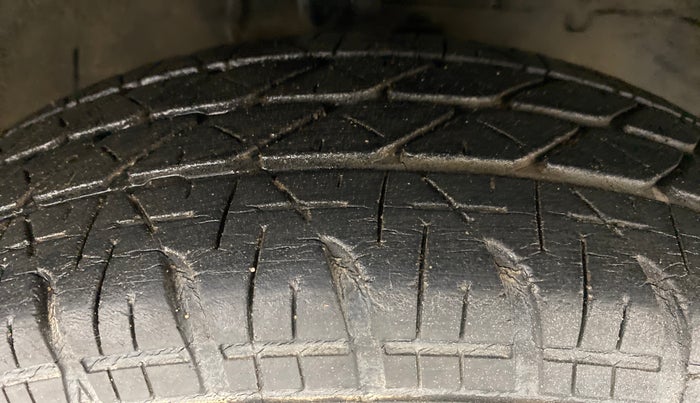 2010 Maruti Swift VXI D, Petrol, Manual, 36,650 km, Right Front Tyre Tread