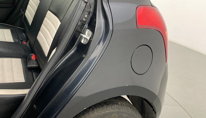 2010 Maruti Swift VXI D, Petrol, Manual, 36,650 km, Left quarter panel - Paint has minor damage