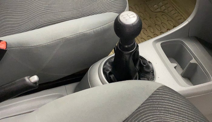 2011 Maruti A Star ZXI, Petrol, Manual, 90,245 km, Gear lever - Boot cover slightly torn