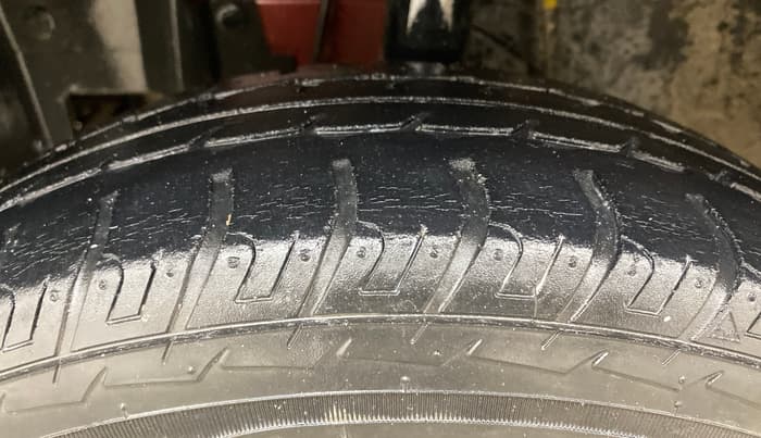 2018 Datsun Go Plus T, Petrol, Manual, 44,416 km, Left Front Tyre Tread