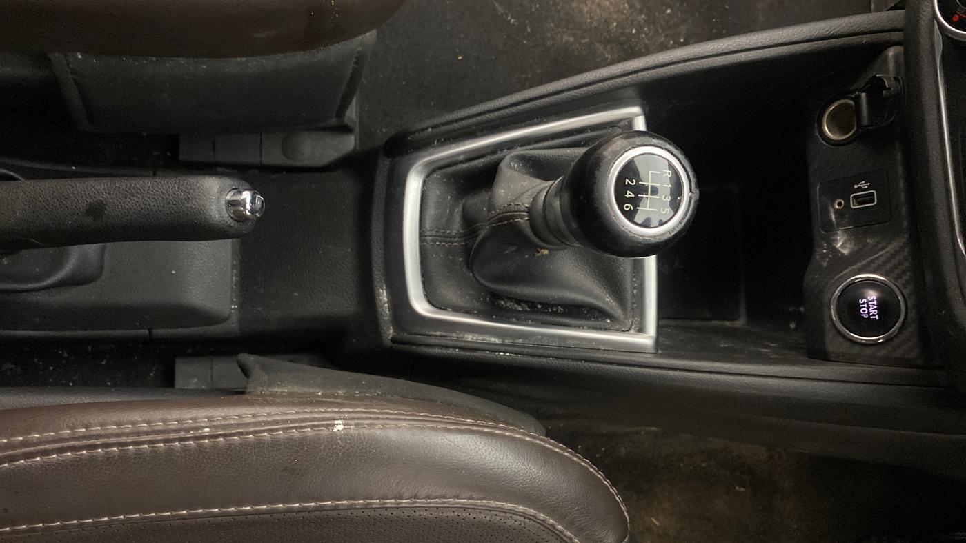 2020 Nissan Kicks XV PREMIUM (O) TURBO 1.3 DUAL TONE, Petrol, Manual, 83,582 km, Gear Lever