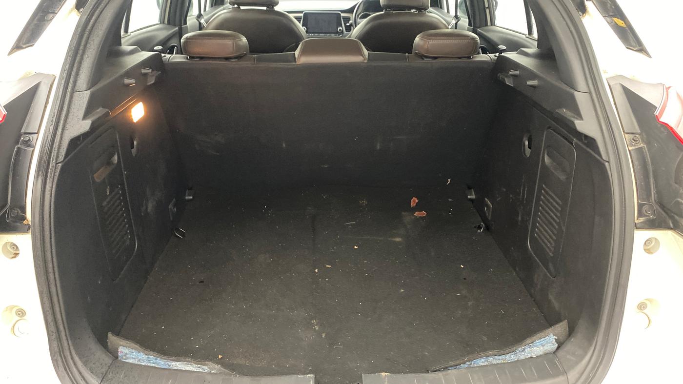 2020 Nissan Kicks XV PREMIUM (O) TURBO 1.3 DUAL TONE, Petrol, Manual, 83,582 km, Boot Inside