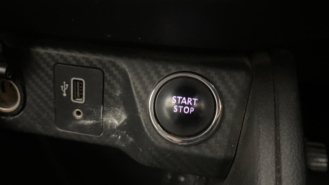 2020 Nissan Kicks XV PREMIUM (O) TURBO 1.3 DUAL TONE, Petrol, Manual, 83,582 km, Keyless Start/ Stop Button