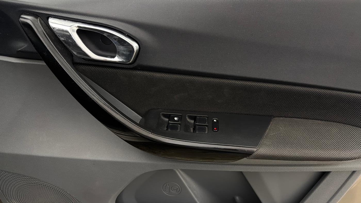 2019 Tata TIGOR XZ PLUS PETROL, Petrol, Manual, 68,316 km, Driver Side Door Panels Control