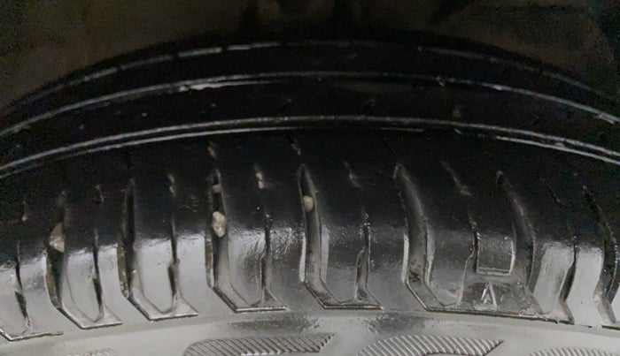 2018 Maruti Swift VXI D, Petrol, Manual, 36,535 km, Right Front Tyre Tread
