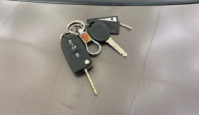 2016 Tata Tiago XZ PETROL, CNG, Manual, 68,463 km, Key Close Up