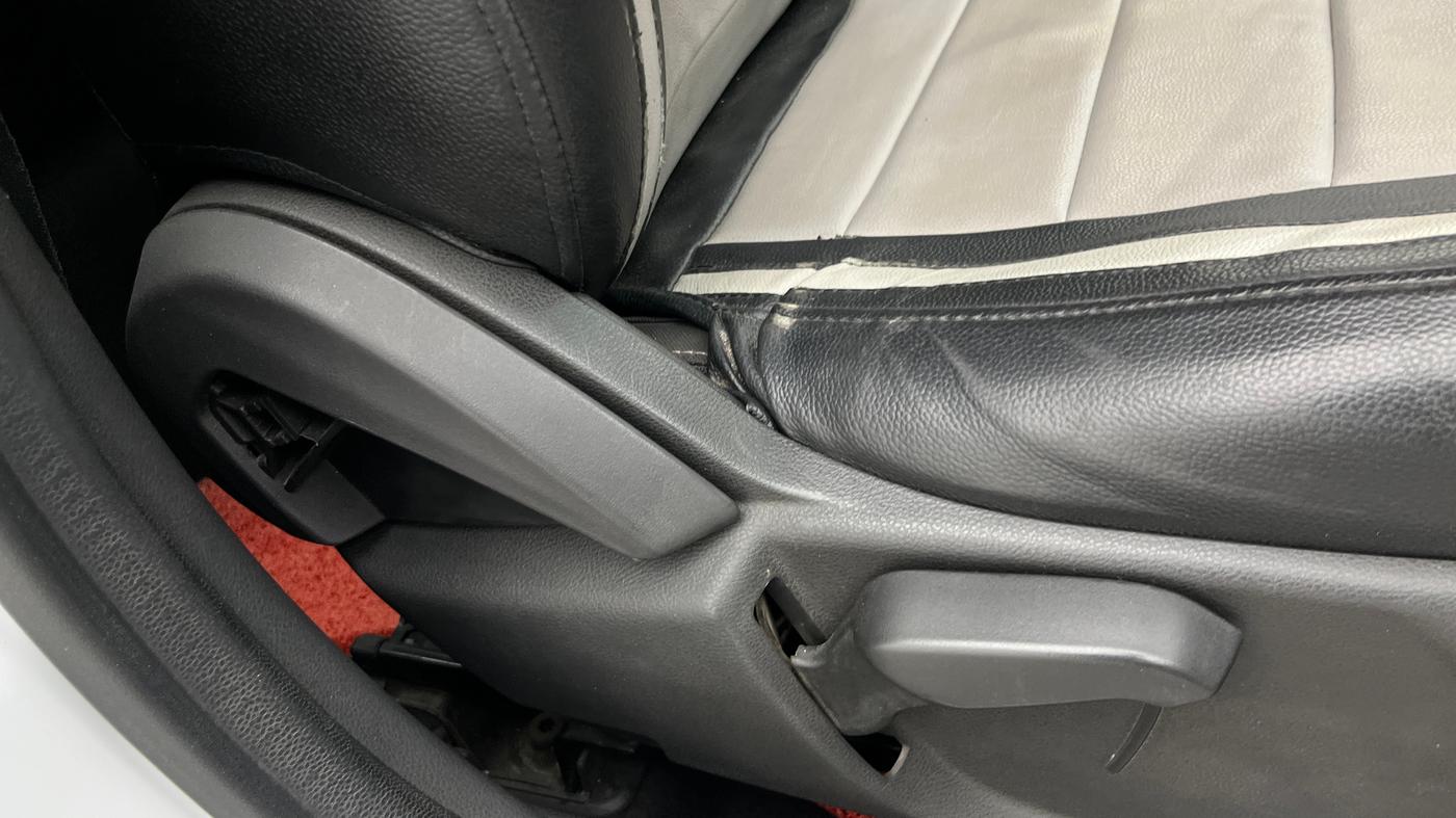 2016 Ford New Figo TITANIUM 1.2 PETROL MT, Petrol, Manual, 57,349 km, Driver Side Adjustment Panel