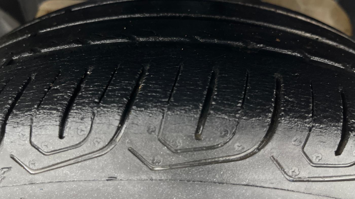 2016 Ford New Figo TITANIUM 1.2 PETROL MT, Petrol, Manual, 57,349 km, Left Front Tyre Tread