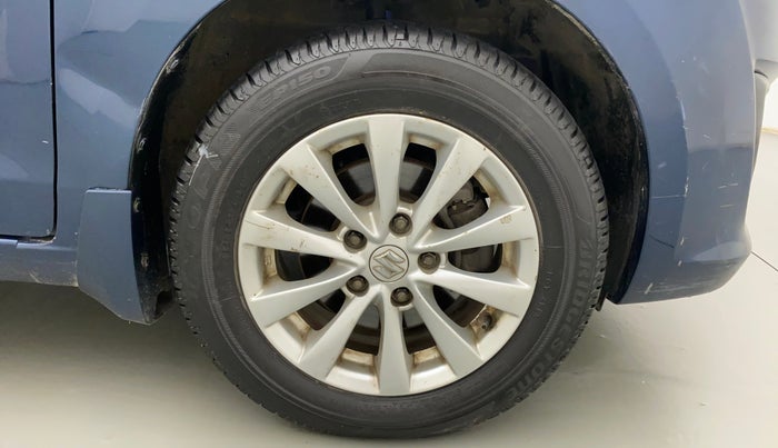 2014 Maruti Ertiga VXI, Petrol, Manual, 52,361 km, Right Front Wheel