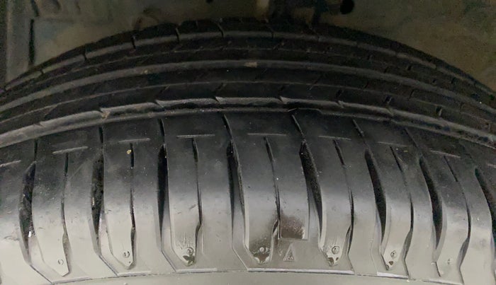 2014 Maruti Ertiga VXI, Petrol, Manual, 52,361 km, Left Front Tyre Tread