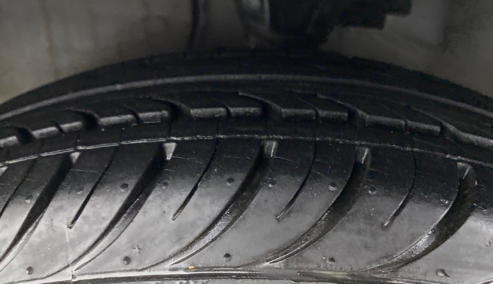 2013 Hyundai i10 SPORTZ 1.2 AT KAPPA2, Petrol, Automatic, 12,030 km, Left Front Tyre Tread