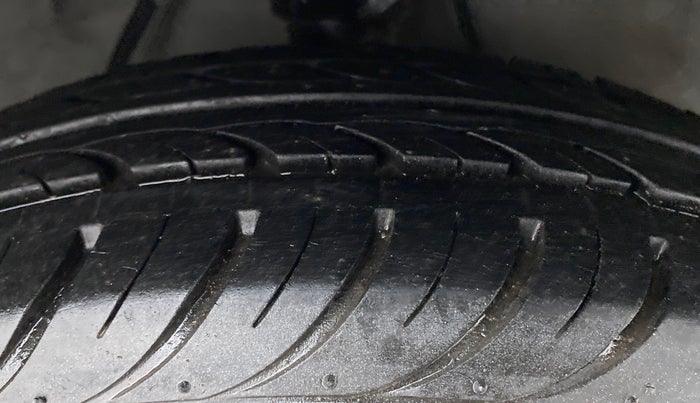 2013 Hyundai i10 SPORTZ 1.2 AT KAPPA2, Petrol, Automatic, 12,030 km, Right Front Tyre Tread